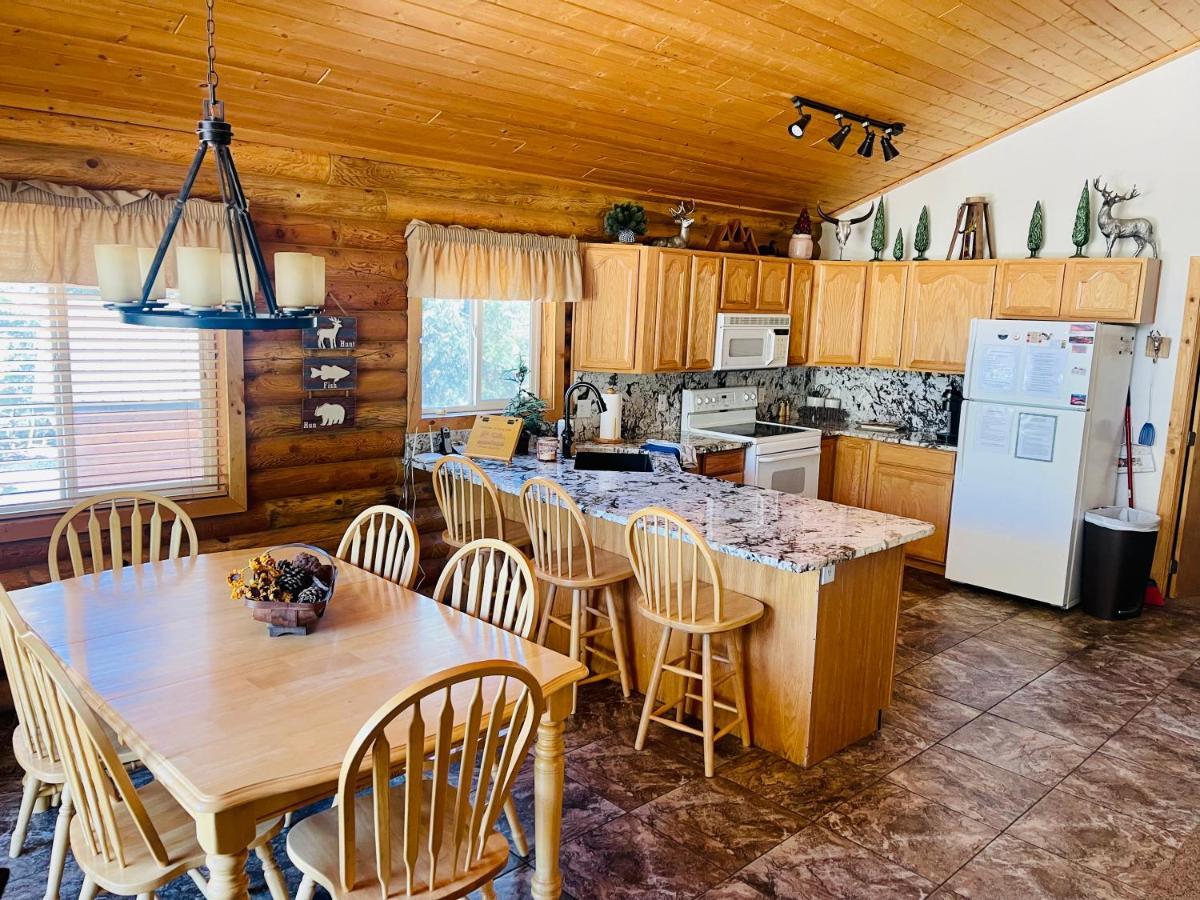 Adventure Awaits 3King Bed,2Bath Log Cabin In Heart Of Duck Creek Village! Exterior foto