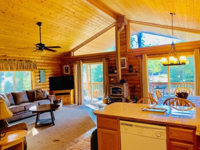 Adventure Awaits 3King Bed,2Bath Log Cabin In Heart Of Duck Creek Village! Exterior foto