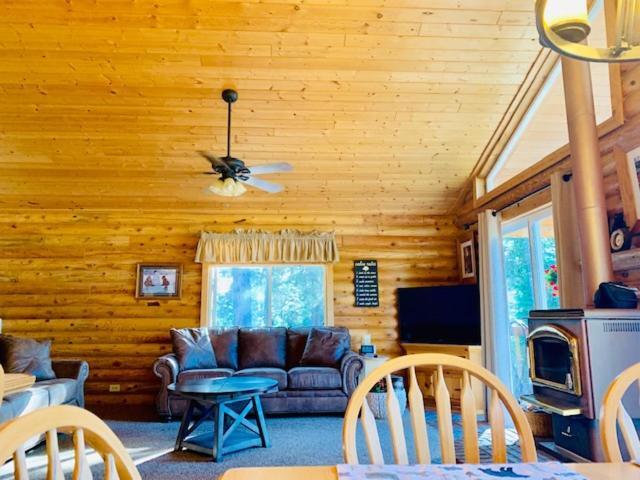 Adventure Awaits 3King Bed,2Bath Log Cabin In Heart Of Duck Creek Village! Exterior foto